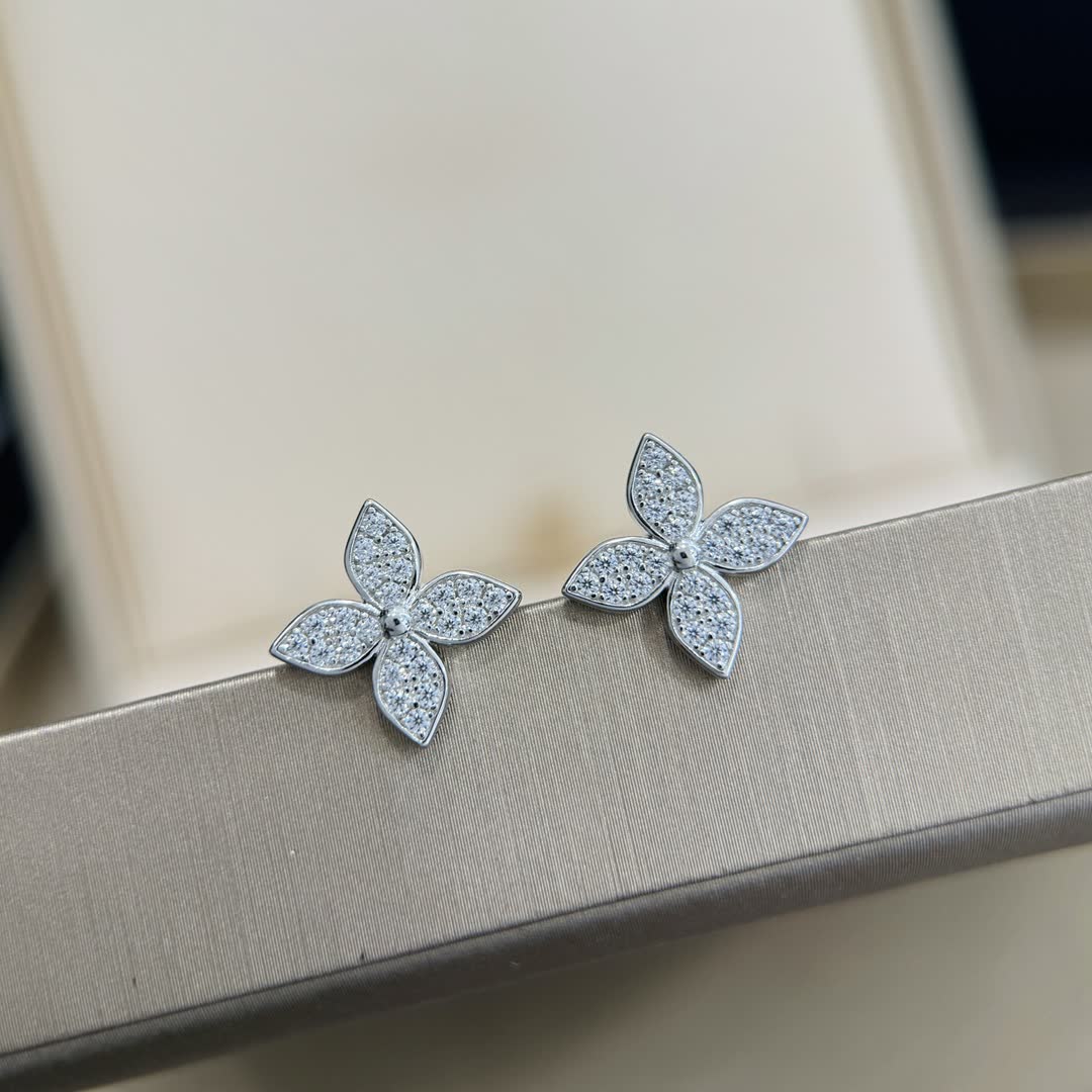 Van Cleef & Arpels Silver Flower Stud Earrings with Diamonds Van Cleef & Arpels Silver Flower Stud Earrings with Diamonds